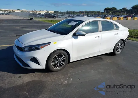 2022 Kia Forte Lxs z USA, uszkodzony, nr VIN 3KPF24AD5NE443160